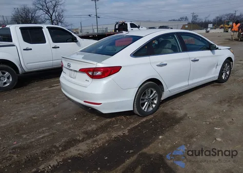 2015 Hyundai Sonata Eco z USA, uszkodzony, nr VIN 5NPE24AAXFH111228